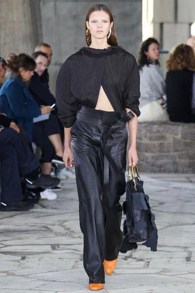 Look 11